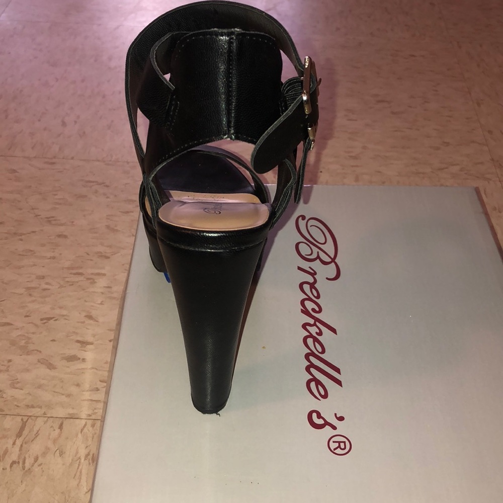 Shoe - Picture 2 of 5